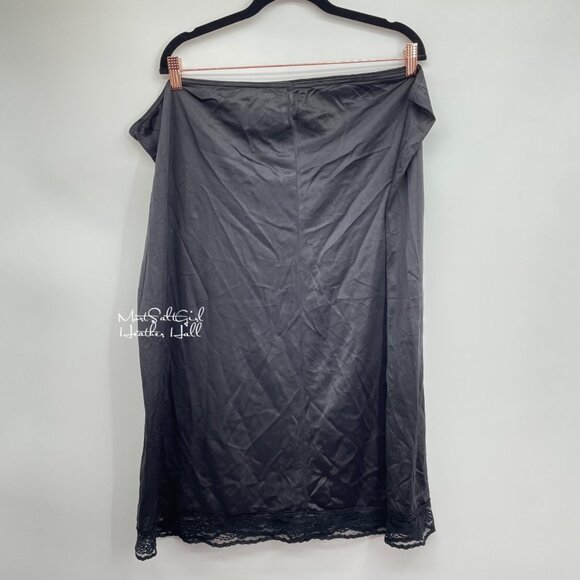 Vtg Plus Size Black Nylon Slip with Lace Hem USA Made Size 26W-28W RN 20960 - Picture 1 of 3